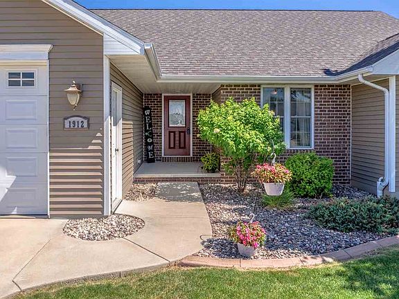 2nd image of 1912 Mimosa Ln