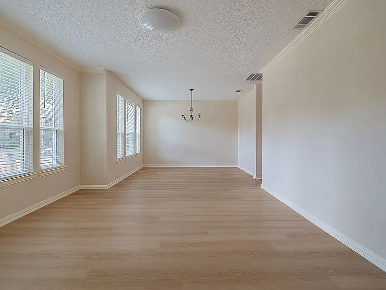 842 Cheshire Dr — Photo 17