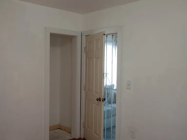 5274 Hereford St — Photo 7