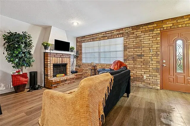 1 bed, 1.0 bath, 651 sqft, $1,300 — Photo 2