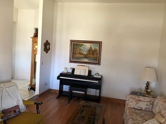 3rd image of 7552 Lincoln Ave