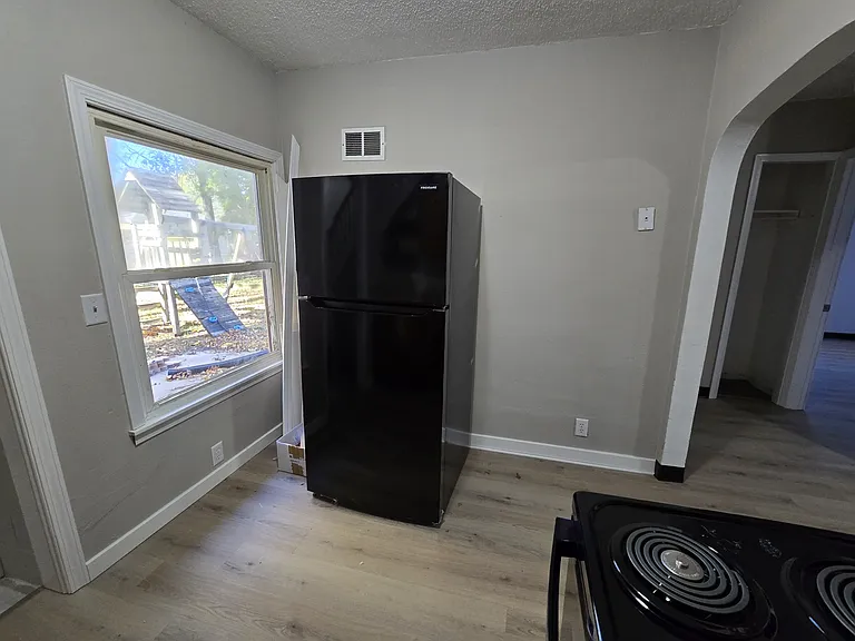 1125 N Barclay St — Photo 20