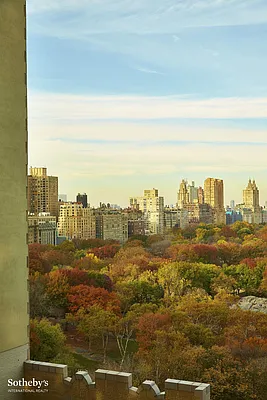 Sold by Sotheby's International Realty | media 11