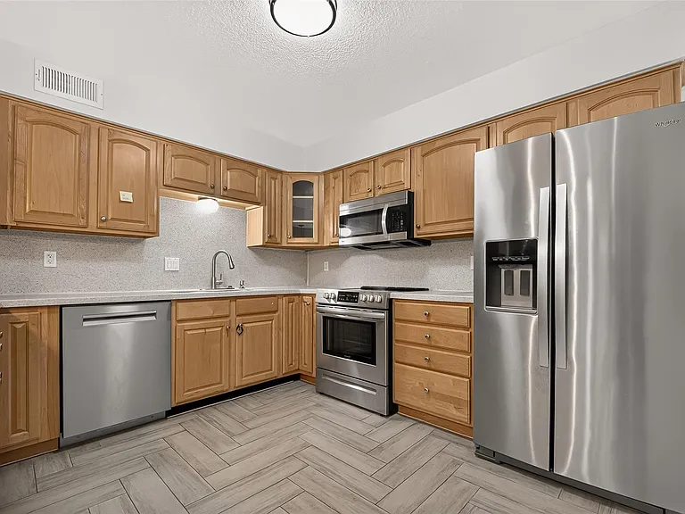 10383 Briar Forest Dr — Photo 14