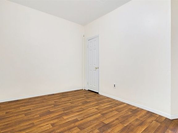 5th image of 11 Marconi Pl #3