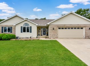 604 Morningside Dr, Chenoa, IL 61726