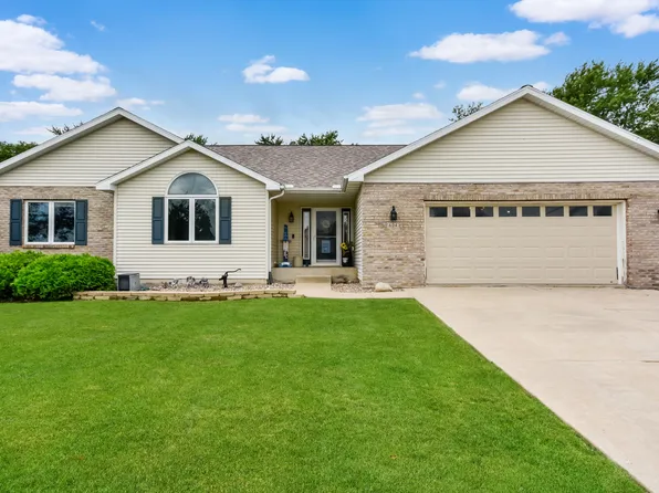 604 Morningside Dr, Chenoa, IL 61726