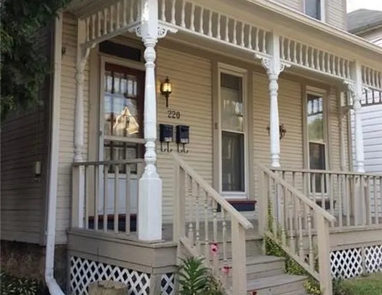 220 E Brady St #LOWER — Photo 1