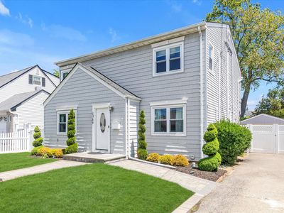 2389 Spruce Street, Seaford, NY, 11783