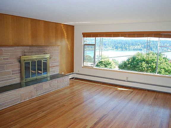 Enjoy fireworks shows on Lake Washington from the comfort of your living room.