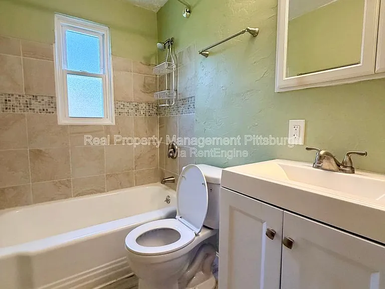 1076 Thornwood Dr — Photo 12