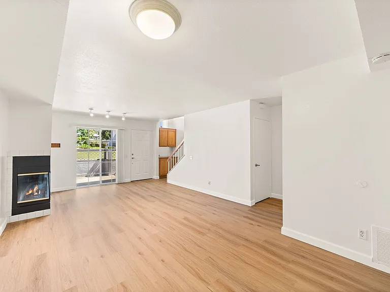 8552 Stoneyhill Dr — Photo 4