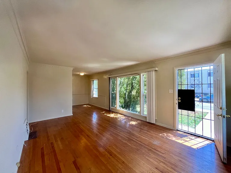 Cozy 1 & 2 bedroom in Beverlywood — Photo 5