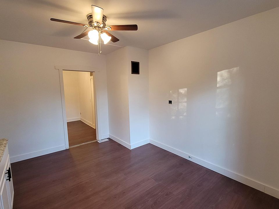2nd image of 107 Dublin Ln #109