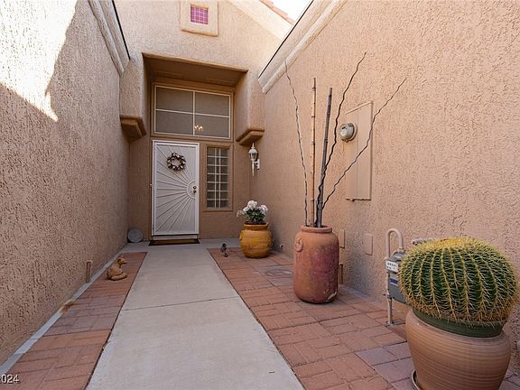3rd image of 2528 Highvale Dr
