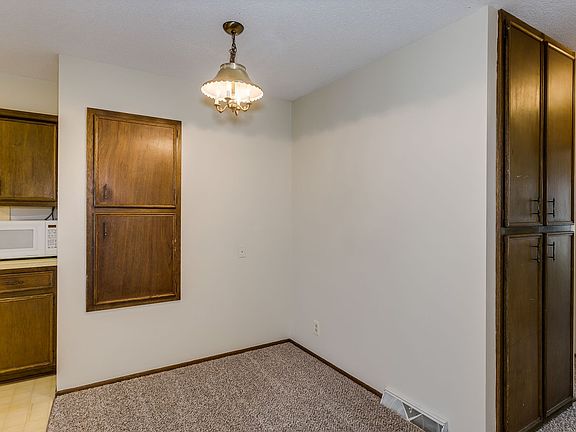 3rd image of 1302 N Richmond Cir #1