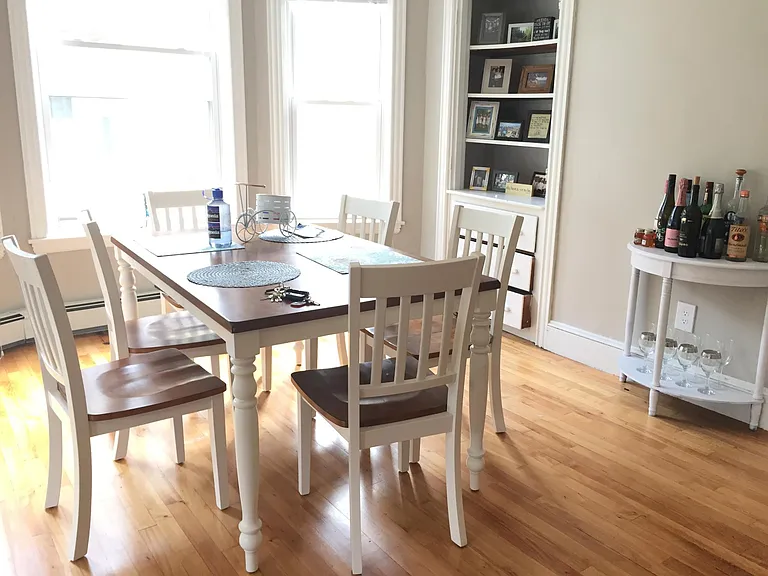 8 Exeter St — Photo 1