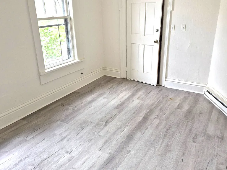 501 E 7th St #3 — Photo 9