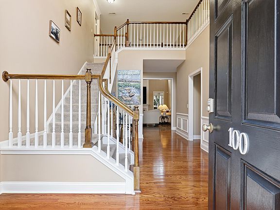 4th image of 100 Yorkswell Ln