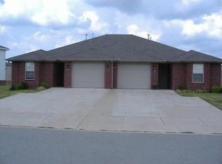 1009 Kensington Dr, Centerton, AR 72719