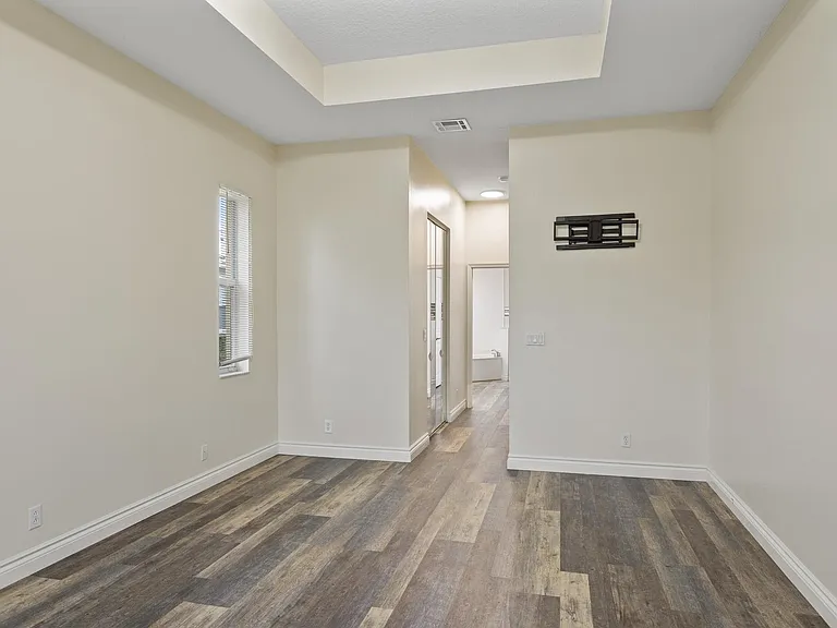 175 NW Willow Grove Ave — Photo 14