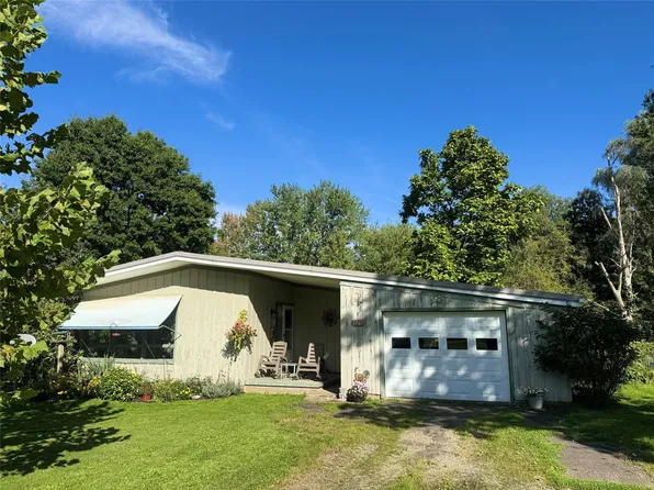 325 Center St, Cambridge Springs, PA 16403