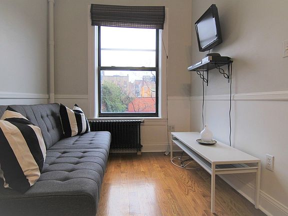 2nd image of 39 Christopher St APT 3B