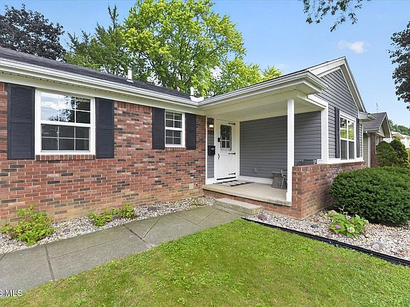 3rd image of 505 Meadow Springs Rd