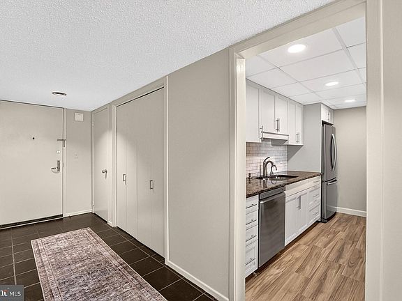 5th image of 1 Markham Rd APT 1D