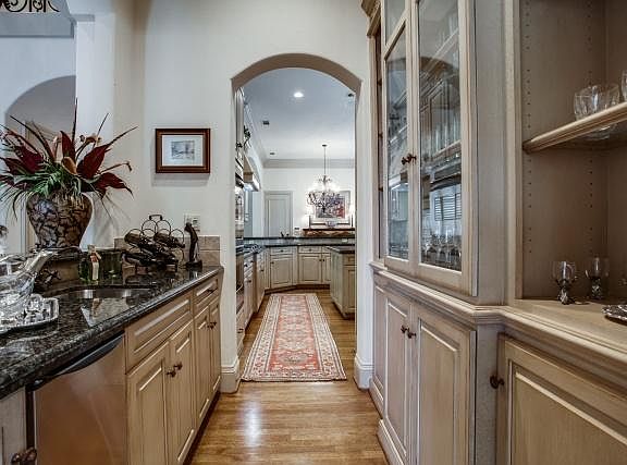 2nd image of 6906 Forest Glen Blvd