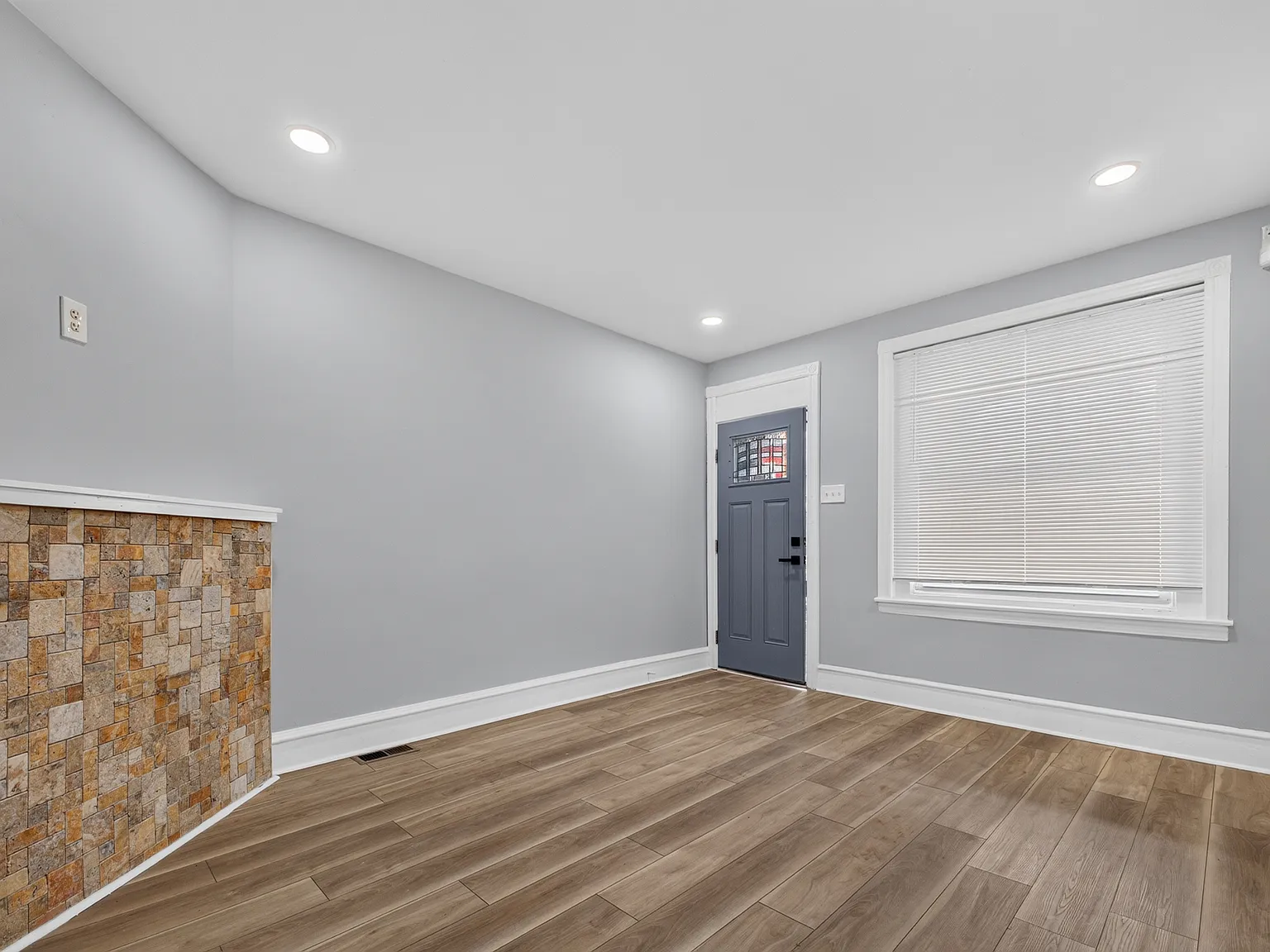 2 bed, $1,660 — Photo 4