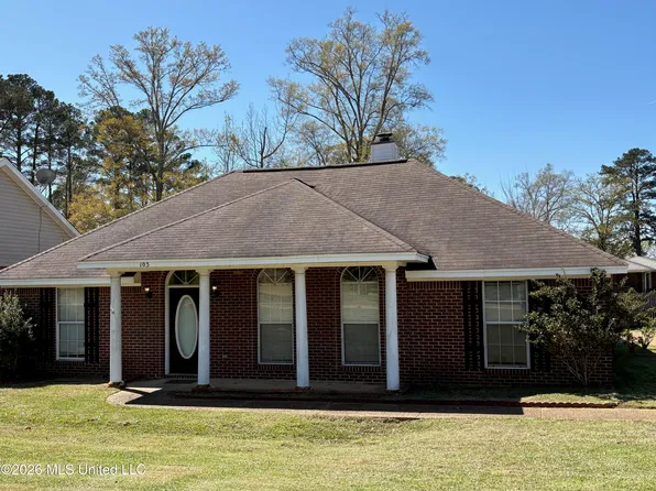 103 Live Oaks Blvd, Pearl, MS 39208