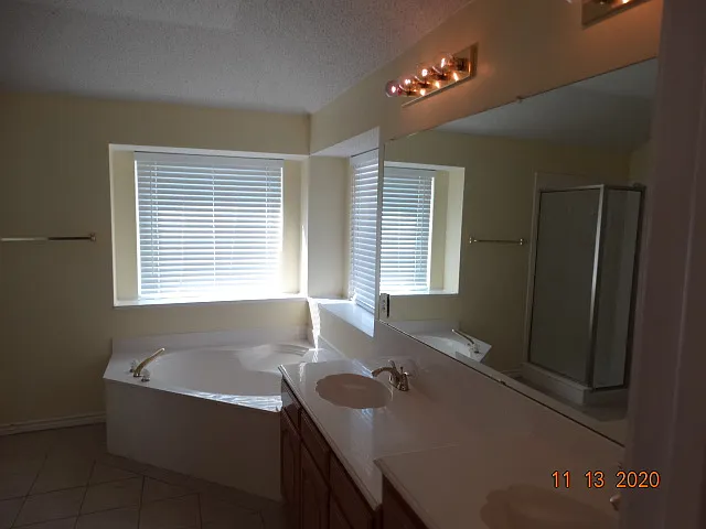 1300 Rosewood Ln — Photo 14