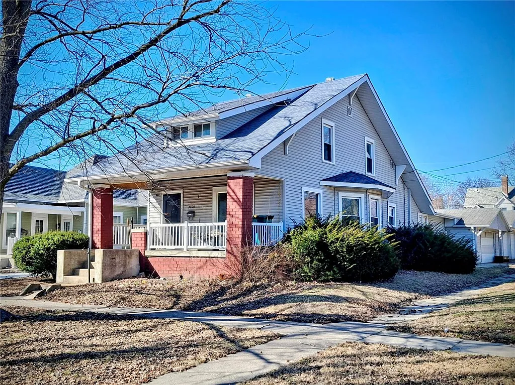 2800 Pine Ave photo 1