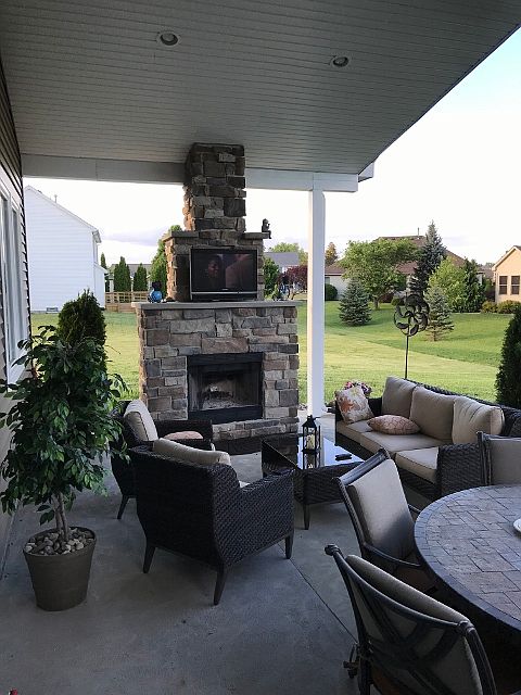 1st image of 276 W Brooke Ln