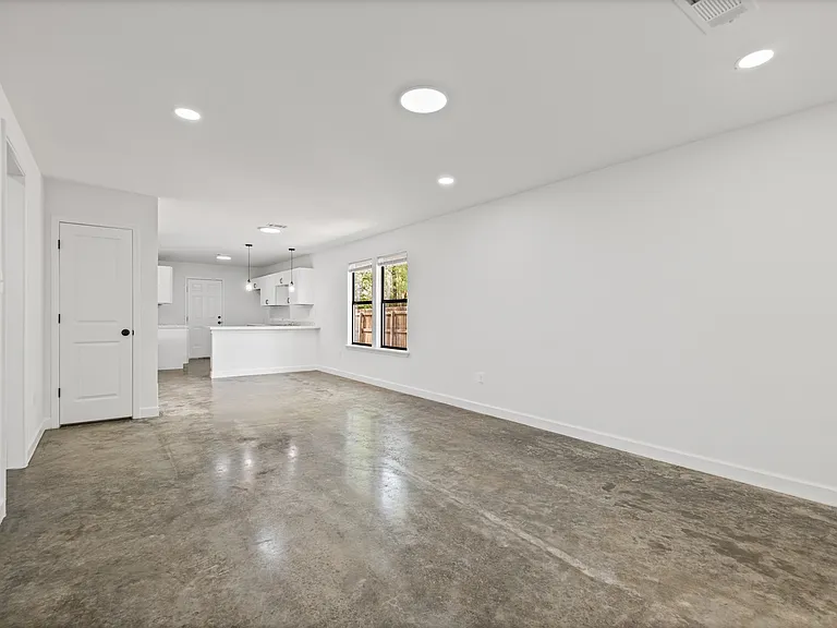 1493 S McLean Blvd — Photo 9
