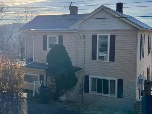 55 Adolphus St, Grafton, WV 26354