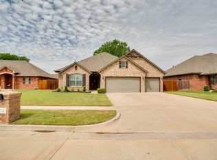 514 Jaguar Ln, Enid, OK 73703