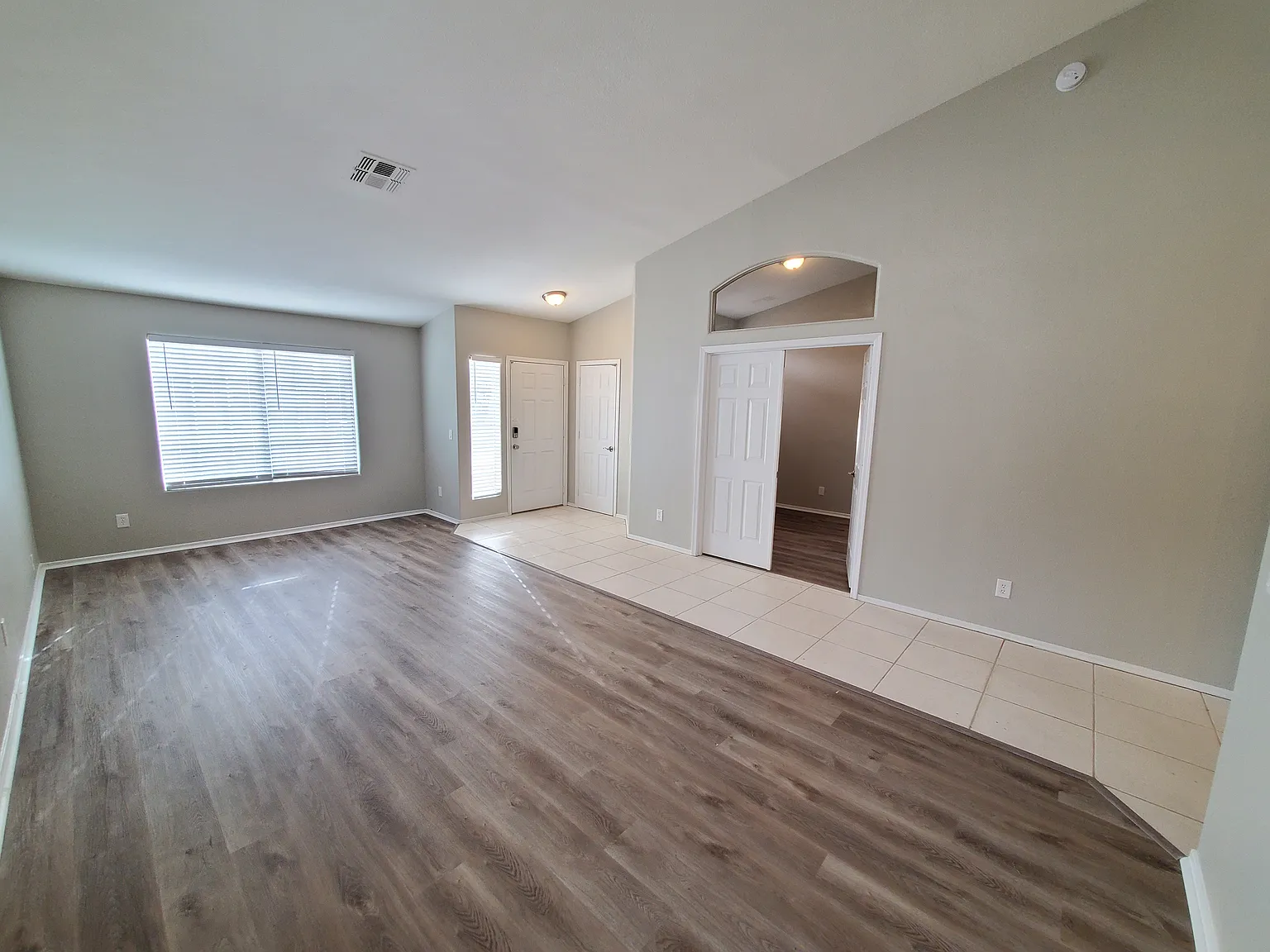 4 bed, 1801 sqft, $2,325 — Photo 4