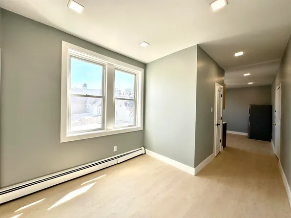 12 Grant Avenue image 4 of 7