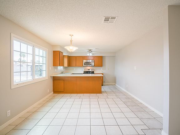 5th image of 2619 N 70th Ave