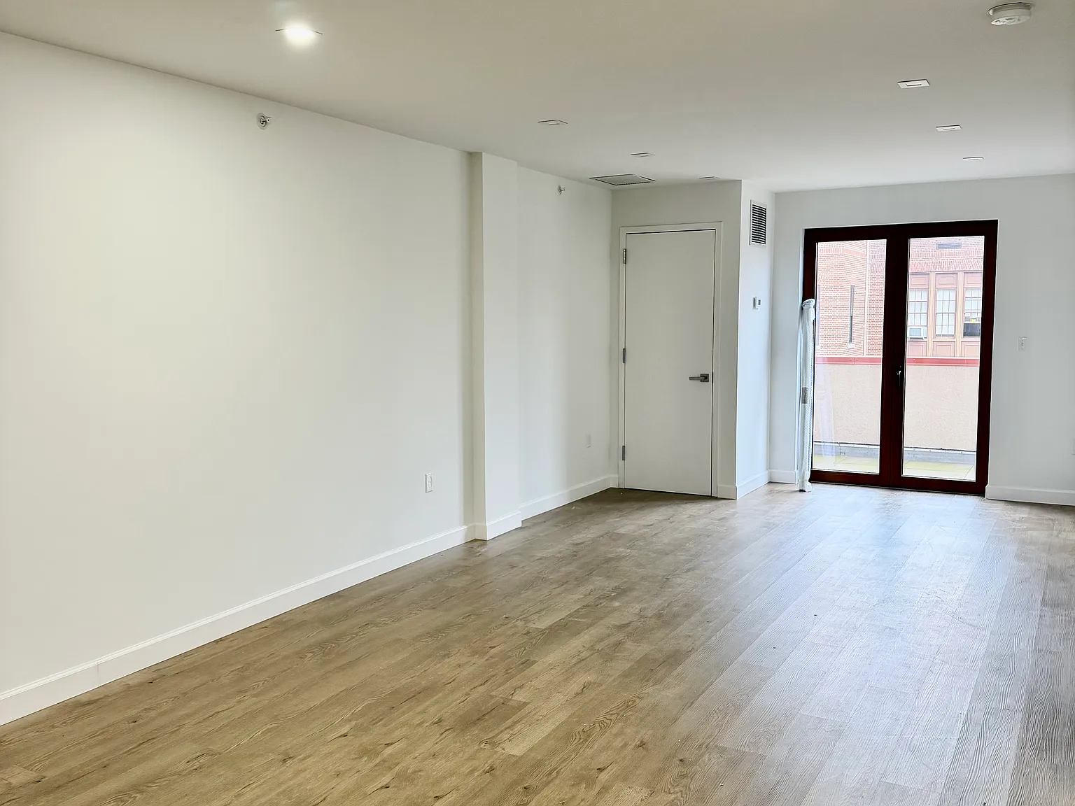 1 bed, $2,300 — Photo 4