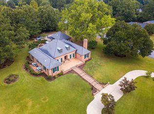 105 Cedar Dr N, Greenwood, SC 29649