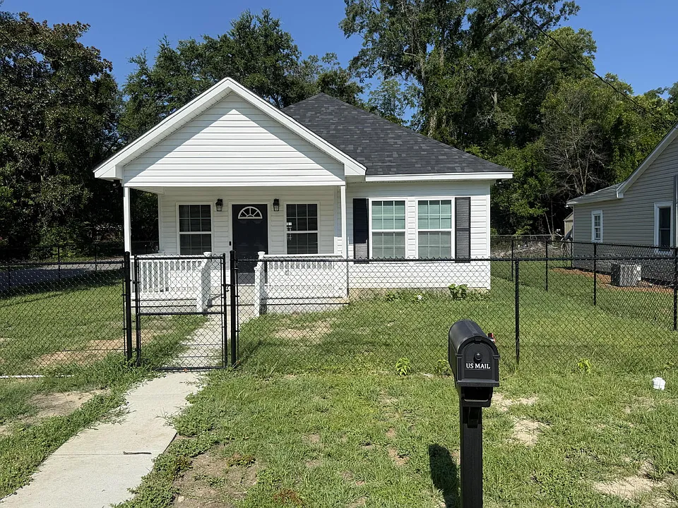 32 Edwards St