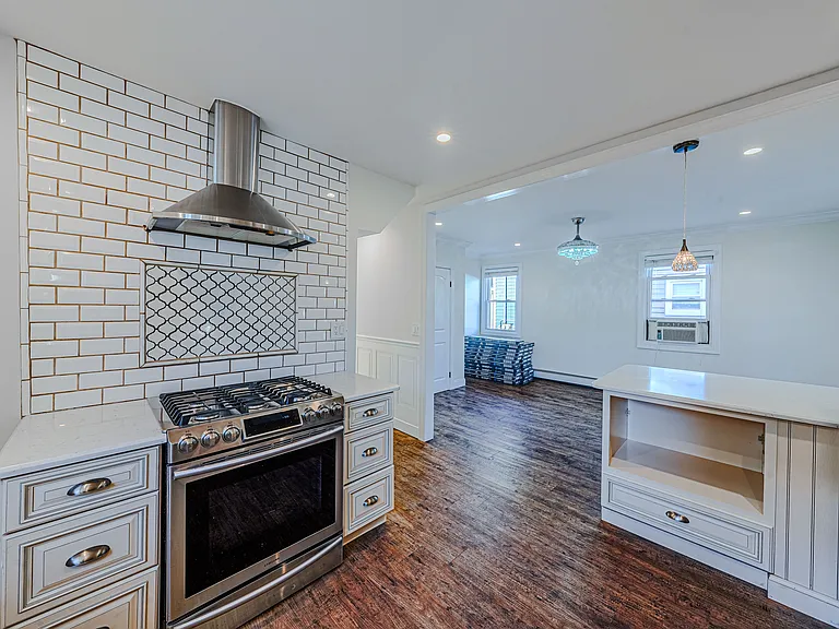 8-35 Lake St #1 — Photo 5