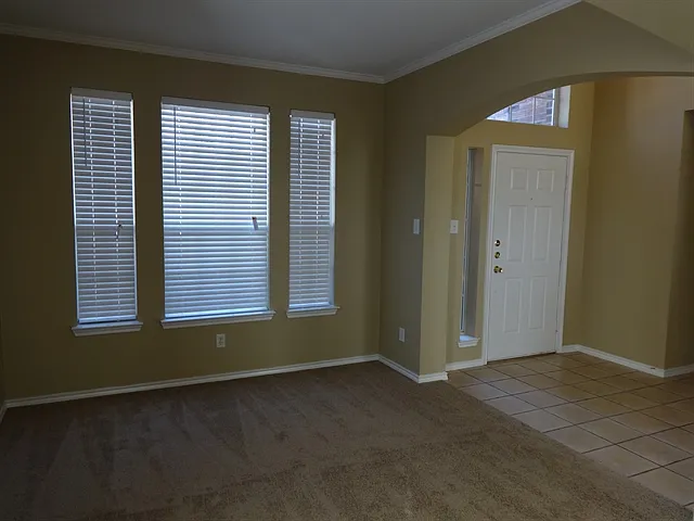613 Silverbrook Dr — Photo 7