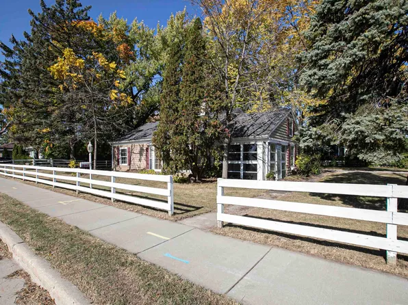 201 W Cecil St, Neenah, WI 54956