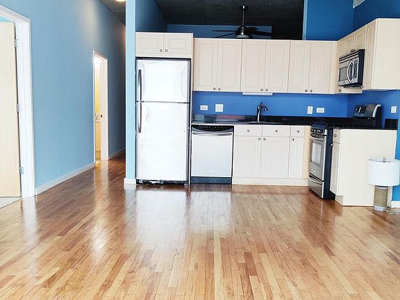 2nd image of 1620 S Michigan Ave #910A