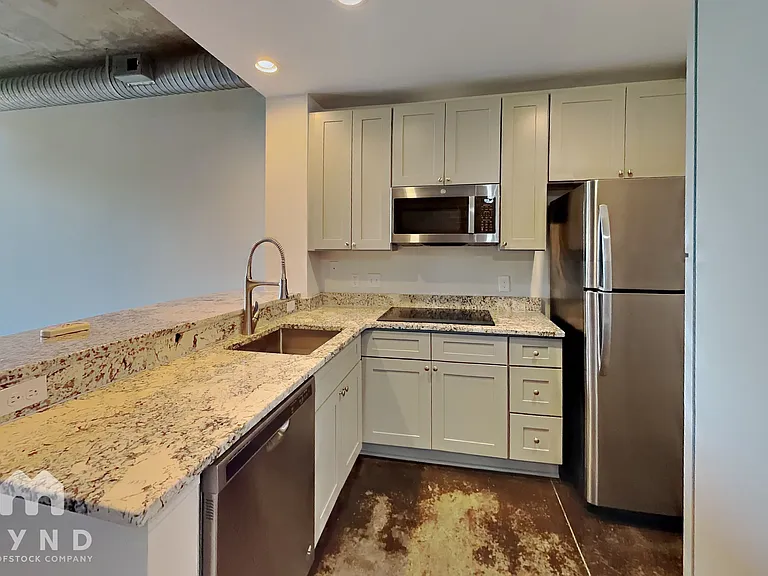 710 W Trade St #518 — Photo 4