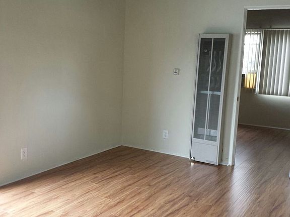 4th image of 10315 Eldora Ave